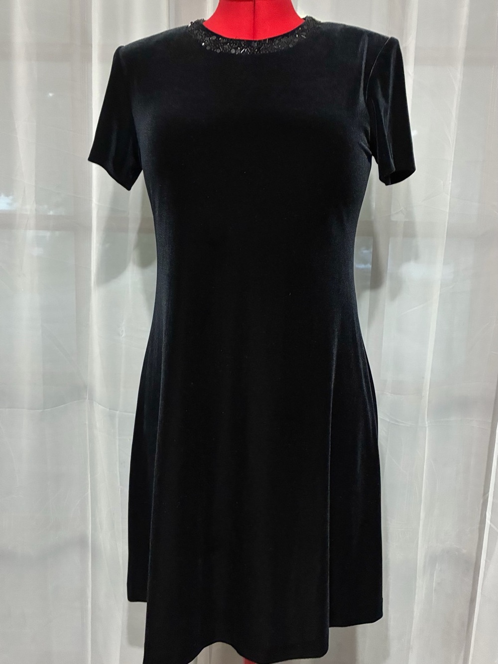 J.R. Nites by Caliendo Black Velvet Beaded Shift Dress Padded Shoulder Sz 8